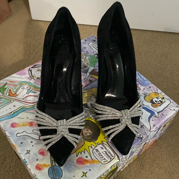 Vince Camuto velvet stiletto - Picture 1 of 5